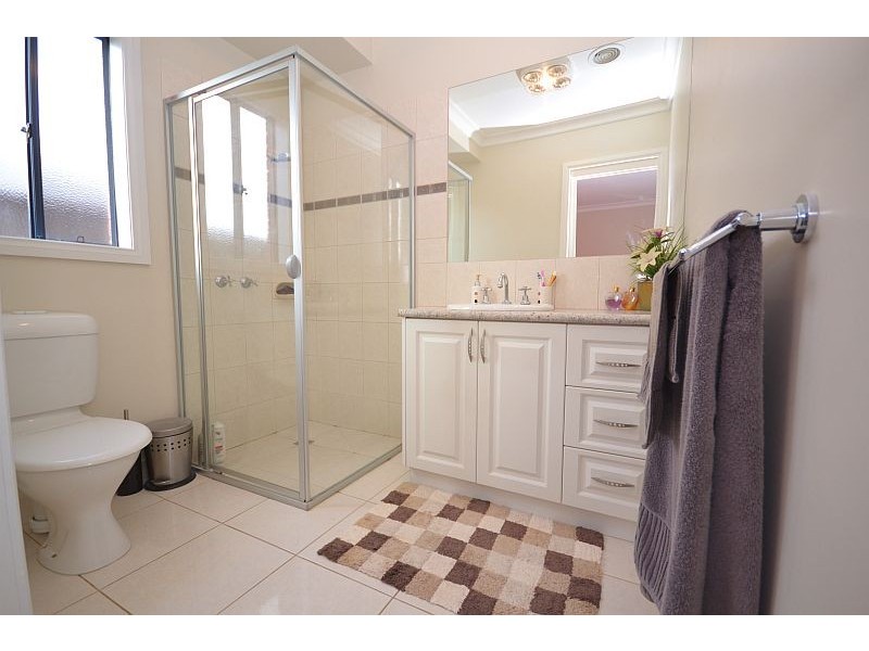 6 Chilton Close, Delacombe VIC 3356