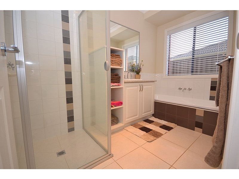 6 Chilton Close, Delacombe VIC 3356