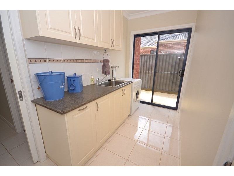 6 Chilton Close, Delacombe VIC 3356