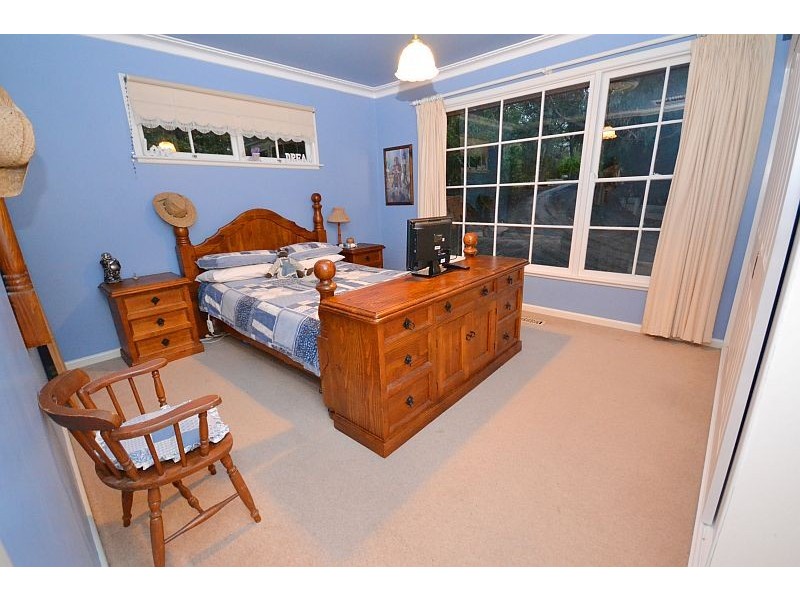 112 Moss Avenue, Mount Helen VIC 3350