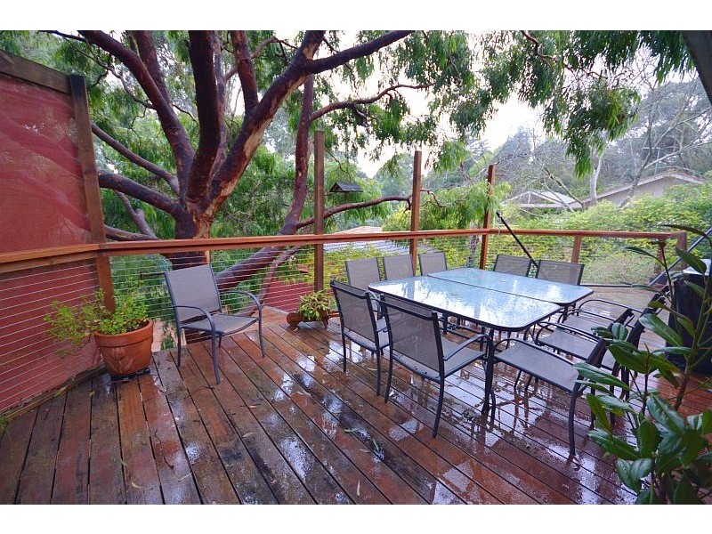 112 Moss Avenue, Mount Helen VIC 3350