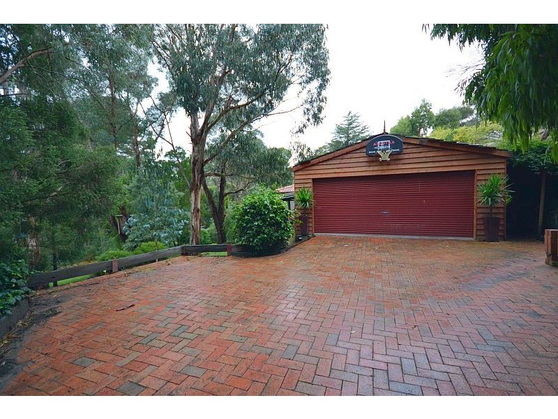 112 Moss Avenue, Mount Helen VIC 3350