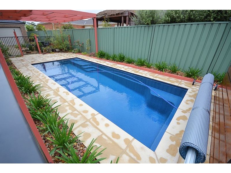 70 Stirling Drive, Lake Gardens VIC 3355