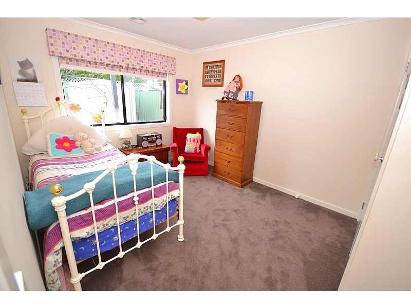 70 Stirling Drive, Lake Gardens VIC 3355