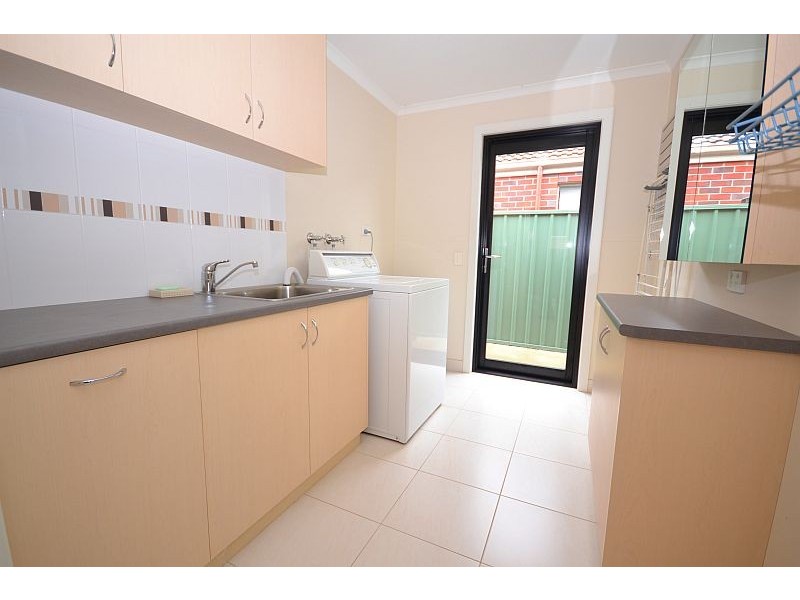 70 Stirling Drive, Lake Gardens VIC 3355