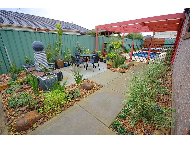 70 Stirling Drive, Lake Gardens VIC 3355