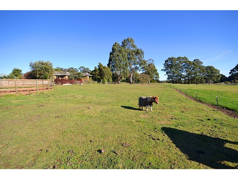 9 Hill Top Road, Brown Hill VIC 3350