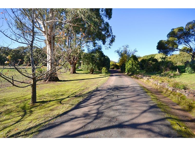 9 Hill Top Road, Brown Hill VIC 3350