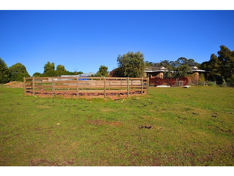 9 Hill Top Road, Brown Hill VIC 3350