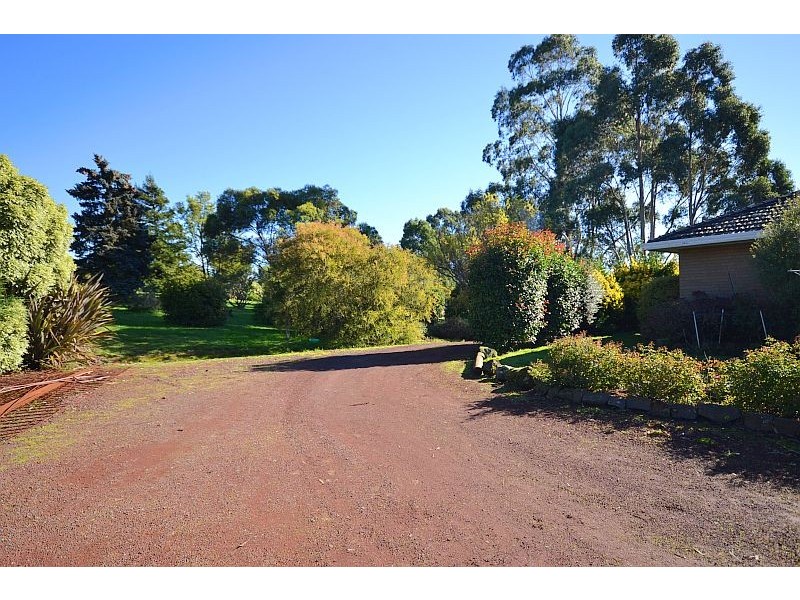 9 Hill Top Road, Brown Hill VIC 3350