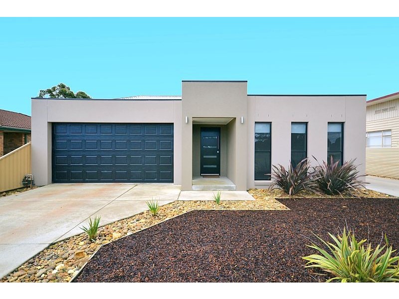 1/4a Market Street, Miners Rest VIC 3352