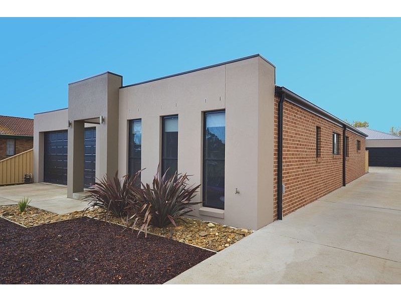 1/4a Market Street, Miners Rest VIC 3352