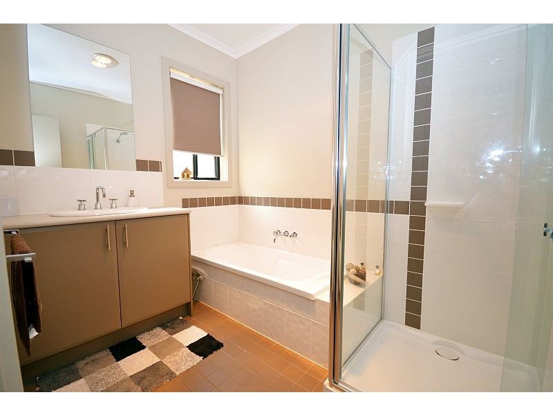 2/4a Market Street, Miners Rest VIC 3352