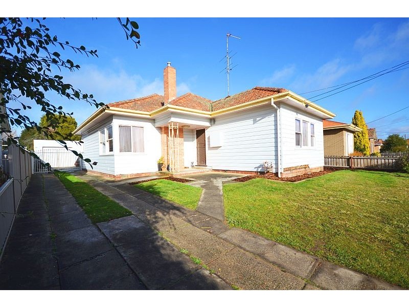 11 Fisher Street, Wendouree VIC 3355