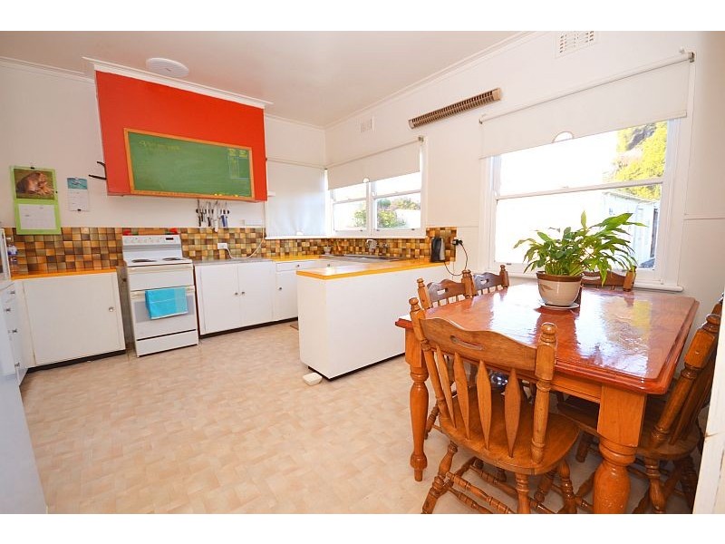 11 Fisher Street, Wendouree VIC 3355