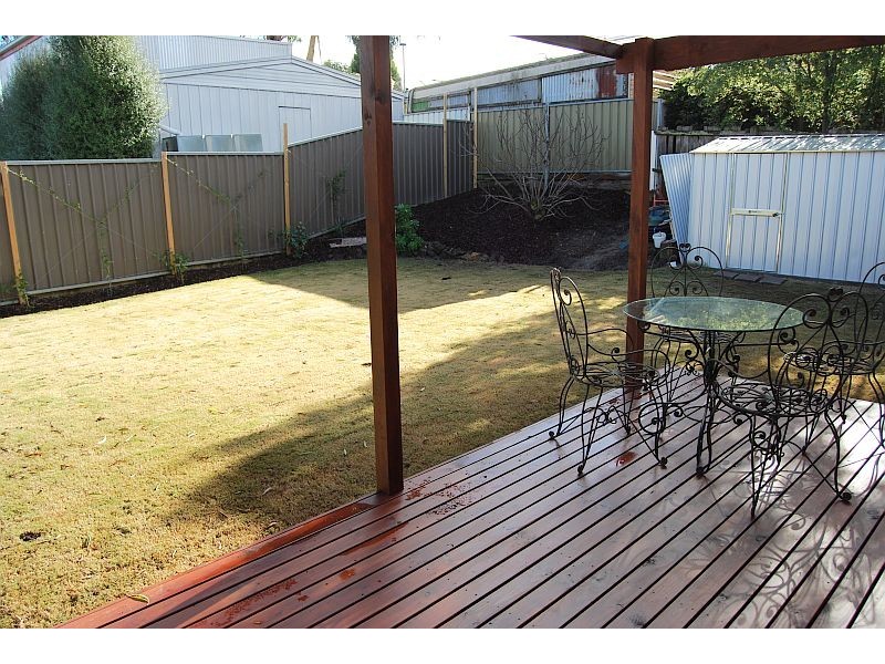 16 Campbells Crescent, Redan VIC 3350