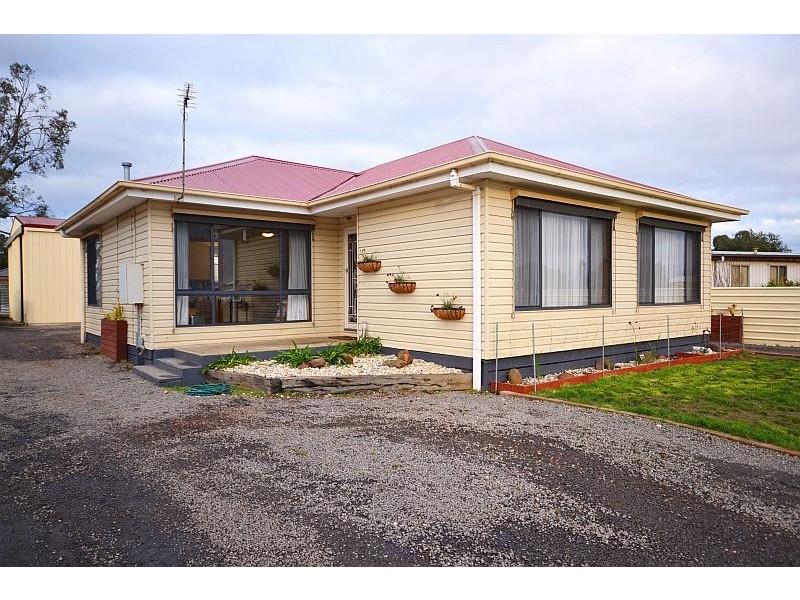 24 Lyons Street, Miners Rest VIC 3352