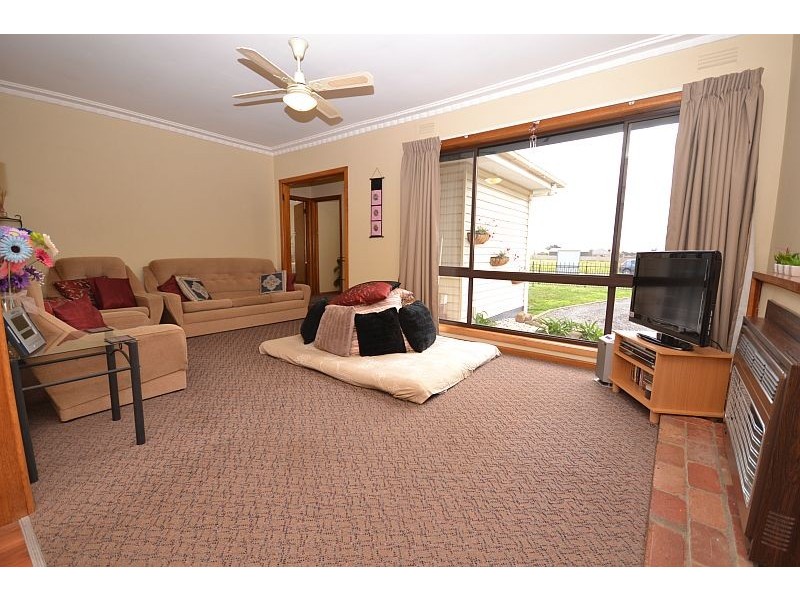 24 Lyons Street, Miners Rest VIC 3352