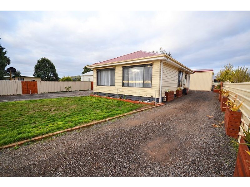 24 Lyons Street, Miners Rest VIC 3352