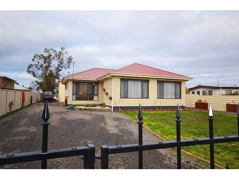 24 Lyons Street, Miners Rest VIC 3352