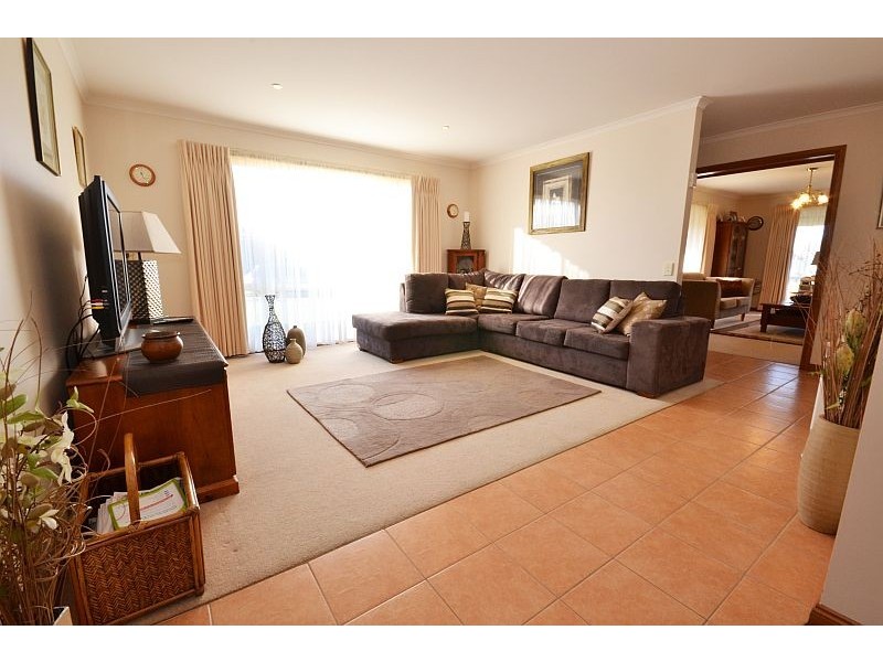 23 Douglas Close, Miners Rest VIC 3352