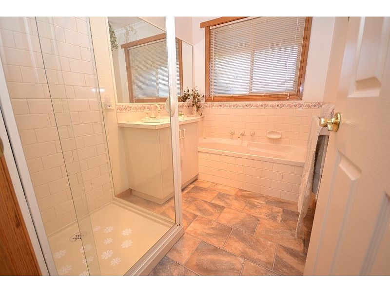 23 Douglas Close, Miners Rest VIC 3352