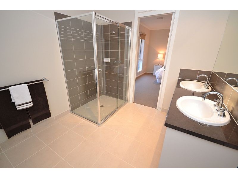 10 St Mirren Drive, Ballarat VIC 3350