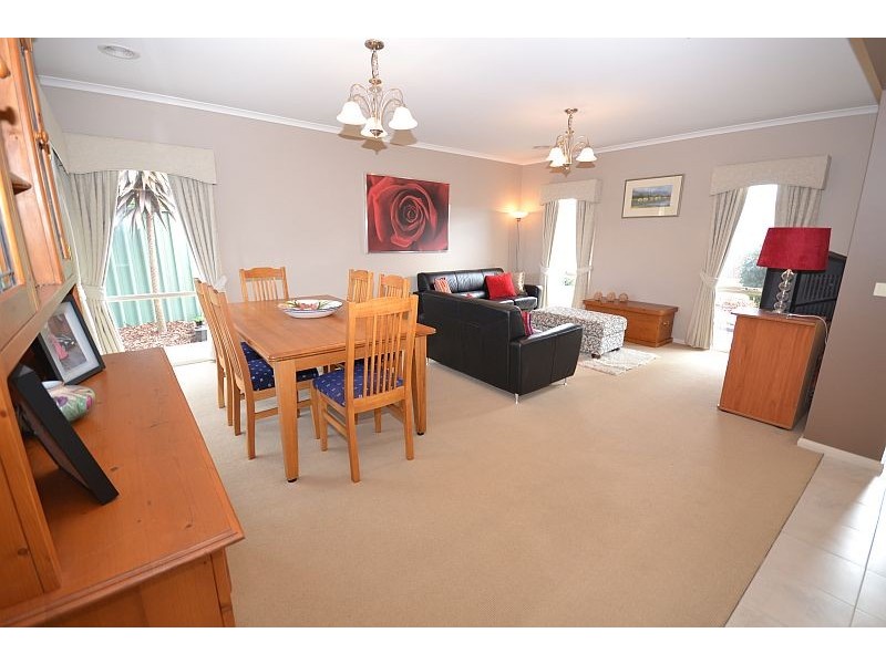 79 Lake Gardens Avenue, Lake Gardens VIC 3355