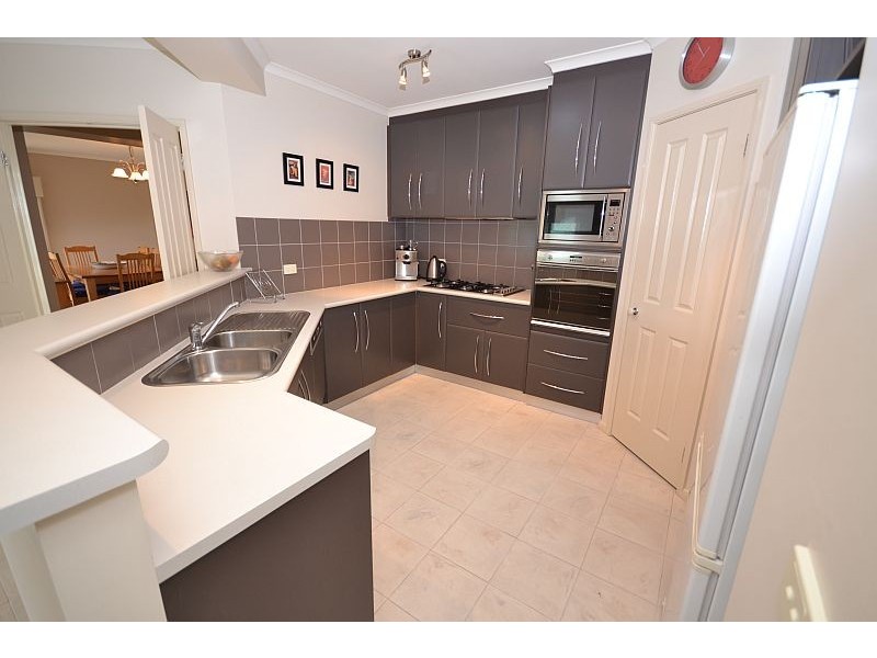 79 Lake Gardens Avenue, Lake Gardens VIC 3355