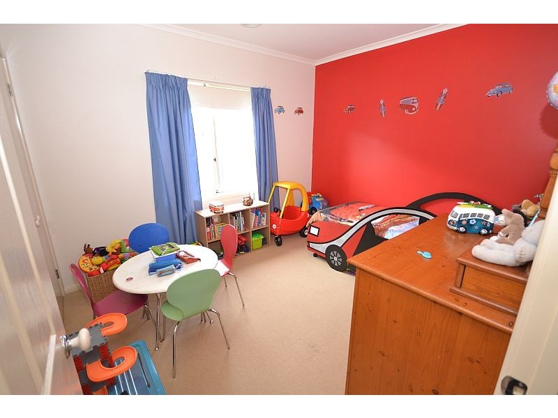 79 Lake Gardens Avenue, Lake Gardens VIC 3355