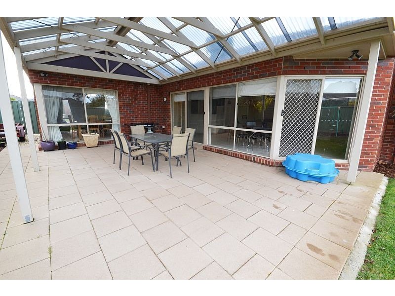 79 Lake Gardens Avenue, Lake Gardens VIC 3355