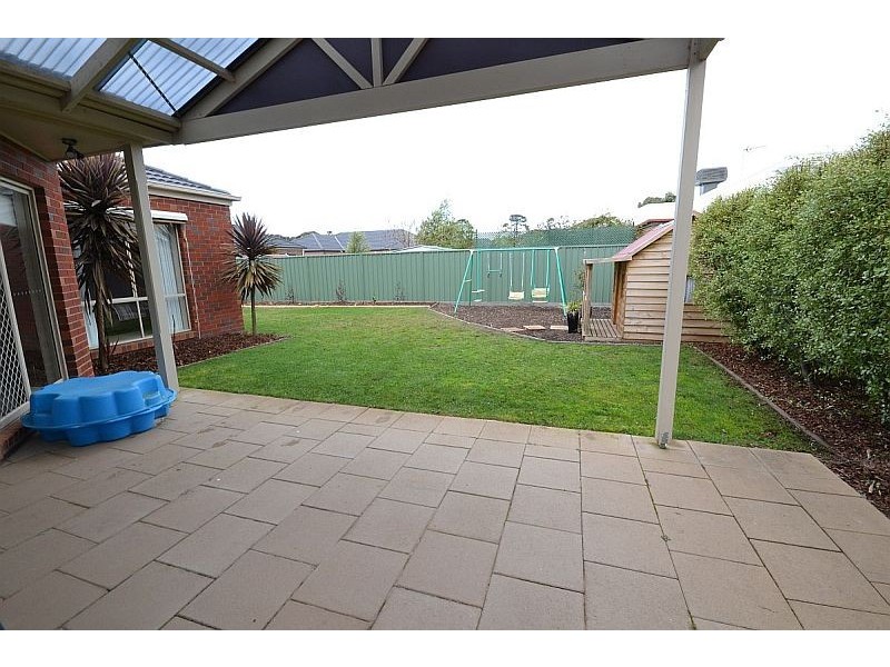 79 Lake Gardens Avenue, Lake Gardens VIC 3355