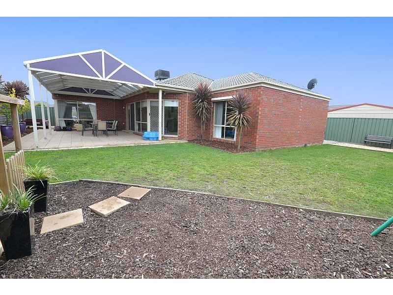 79 Lake Gardens Avenue, Lake Gardens VIC 3355