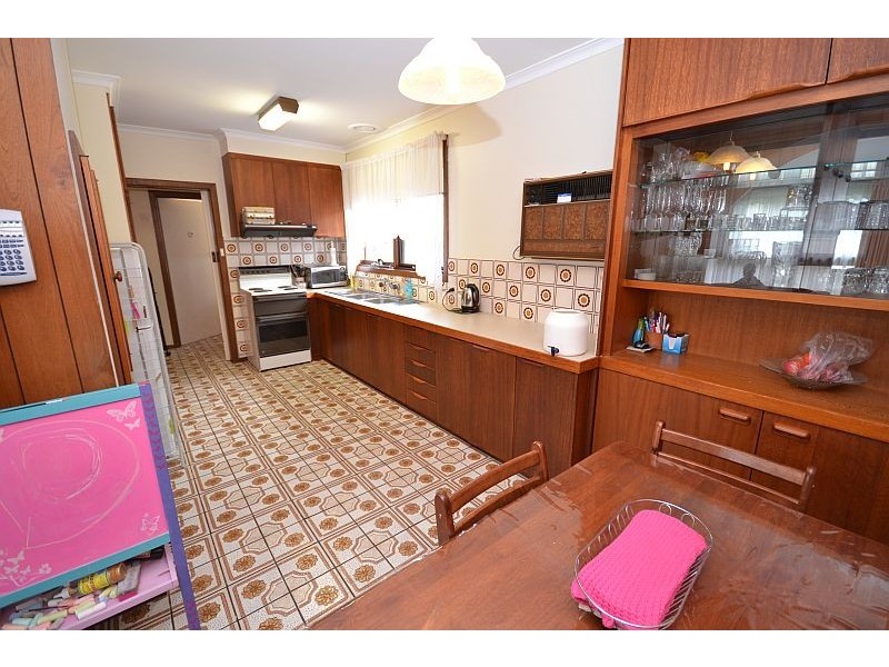 6 Sherwood Street, Wendouree VIC 3355