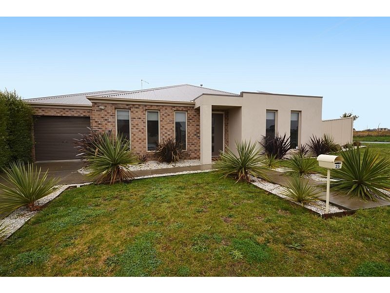 25 Robilliard Way, Sebastopol VIC 3356