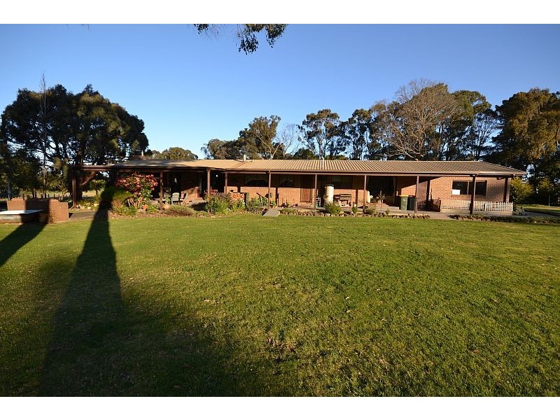 12 Ted Lyons Road, Navigators VIC 3352