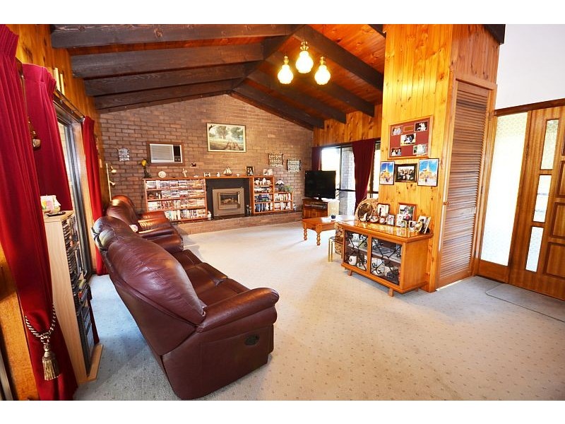 12 Ted Lyons Road, Navigators VIC 3352