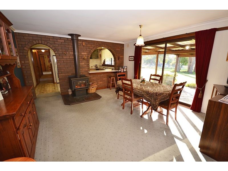 12 Ted Lyons Road, Navigators VIC 3352