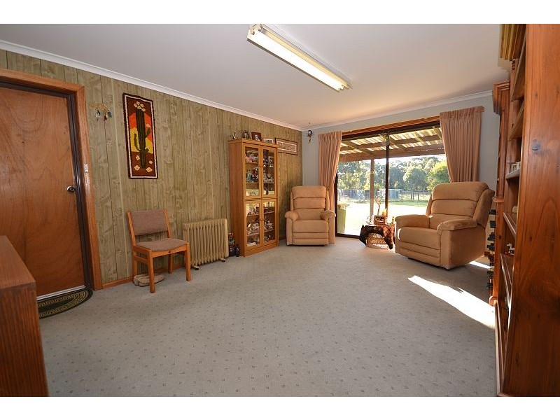 12 Ted Lyons Road, Navigators VIC 3352