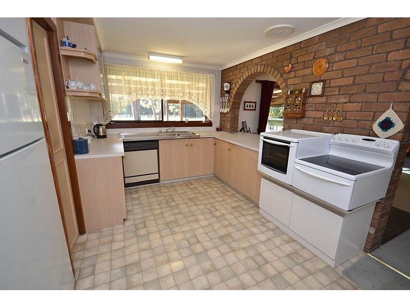 12 Ted Lyons Road, Navigators VIC 3352