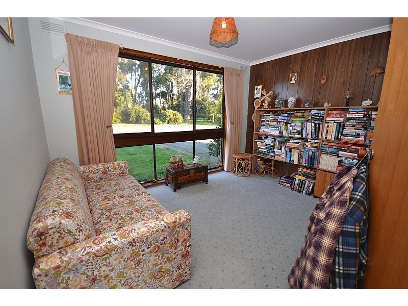 12 Ted Lyons Road, Navigators VIC 3352