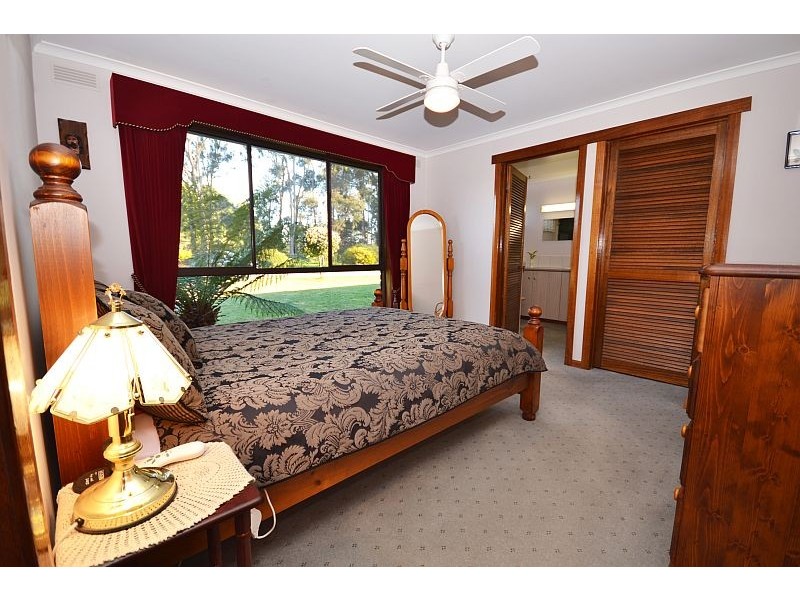 12 Ted Lyons Road, Navigators VIC 3352