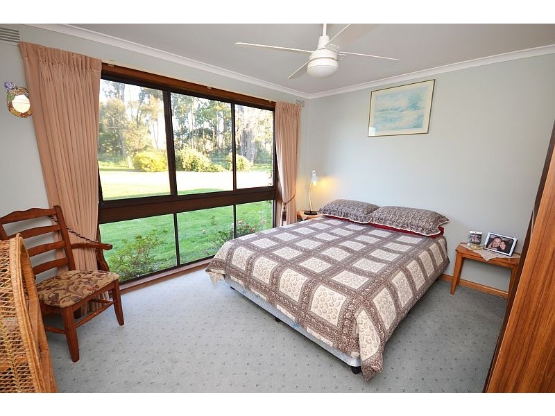 12 Ted Lyons Road, Navigators VIC 3352