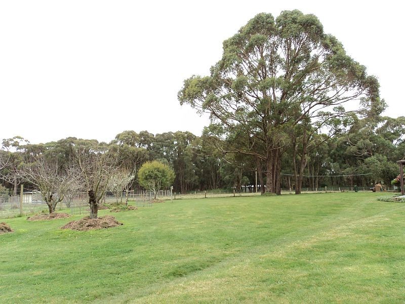 12 Ted Lyons Road, Navigators VIC 3352