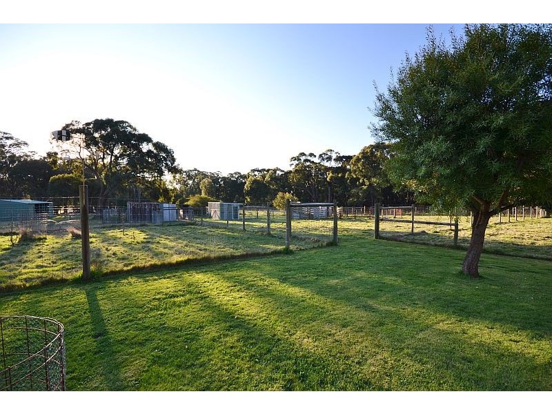 12 Ted Lyons Road, Navigators VIC 3352