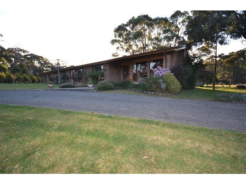 12 Ted Lyons Road, Navigators VIC 3352