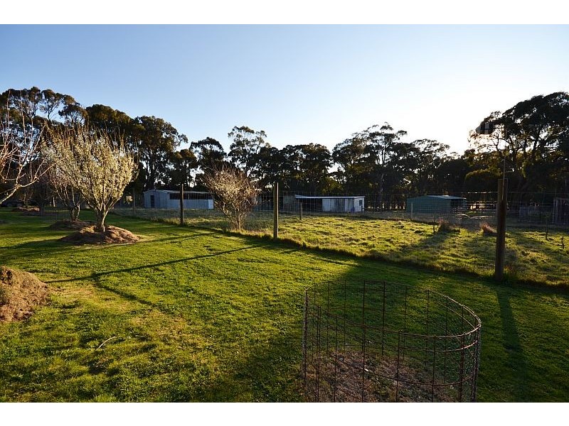 12 Ted Lyons Road, Navigators VIC 3352