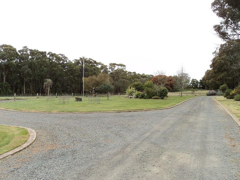 12 Ted Lyons Road, Navigators VIC 3352