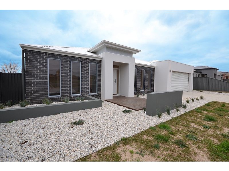 120 Wiltshire Lane, Delacombe VIC 3356