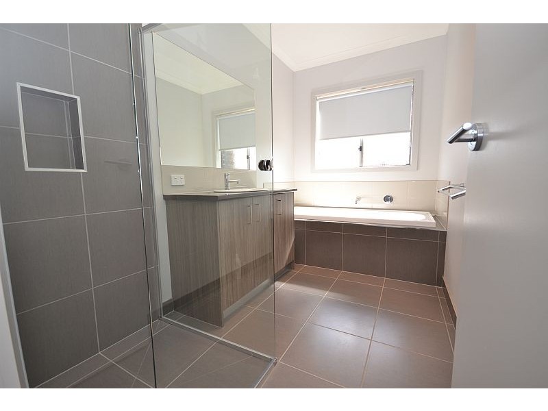 2 Kingfisher Court, Brown Hill VIC 3350